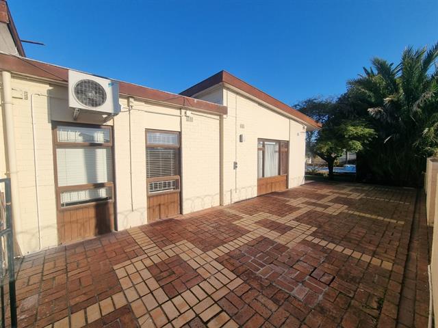 6 Bedroom House for sale in Cravenby