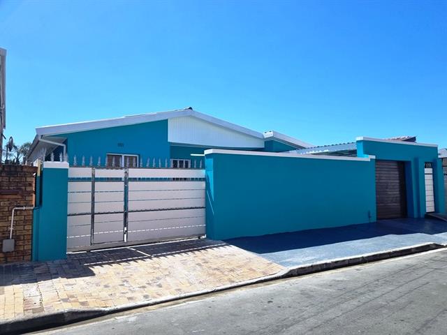 11 Bedroom House for sale in Klipkop