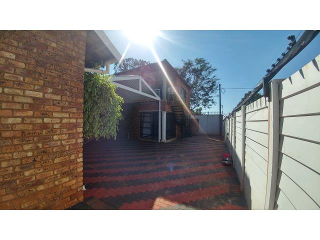 7 Bedroom House for sale in The Orchards