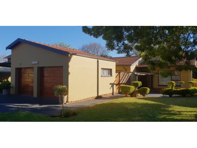 4 Bedroom House for sale in Dorandia