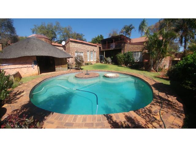 3 Bedroom House for sale in Ninapark