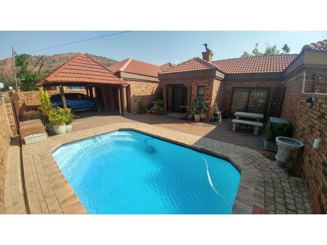 3 Bedroom Duet for sale in Ninapark