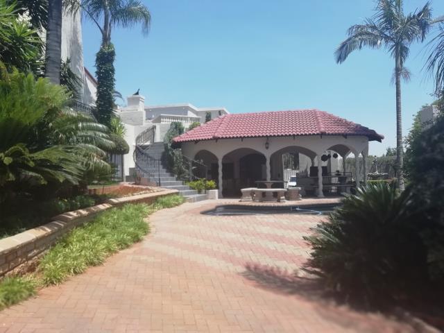 8 Bedroom House for sale in Amandasig