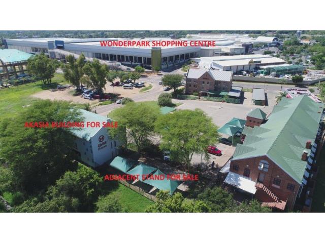 660m² Office space for sale in Karenpark