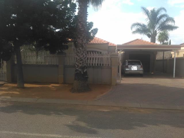 5 Bedroom House for sale in Chantelle