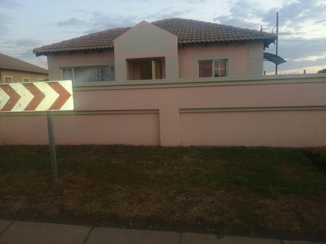 3 Bedroom House for sale in Rosslyn