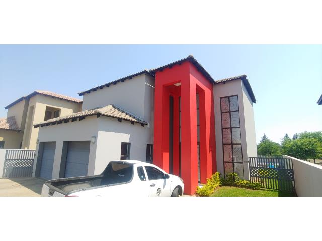 5 Bedroom House for sale in Theresapark