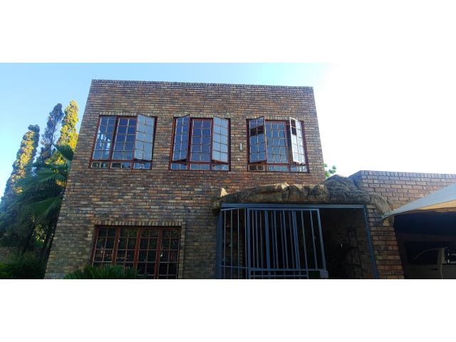 4 Bedroom House for sale in Theresapark