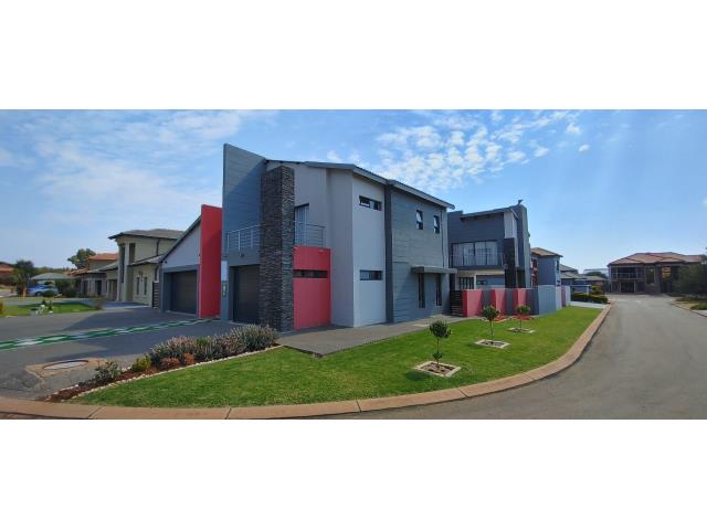 5 Bedroom House for sale in Theresapark