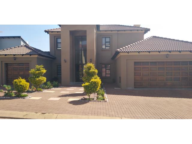 4 Bedroom House for sale in Amandasig