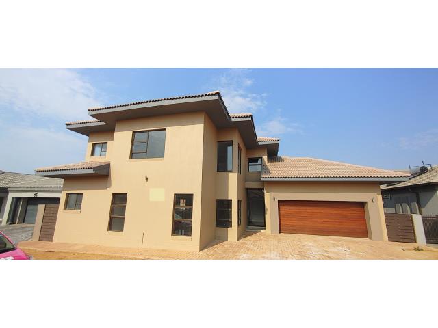 5 Bedroom House for sale in The Orchards