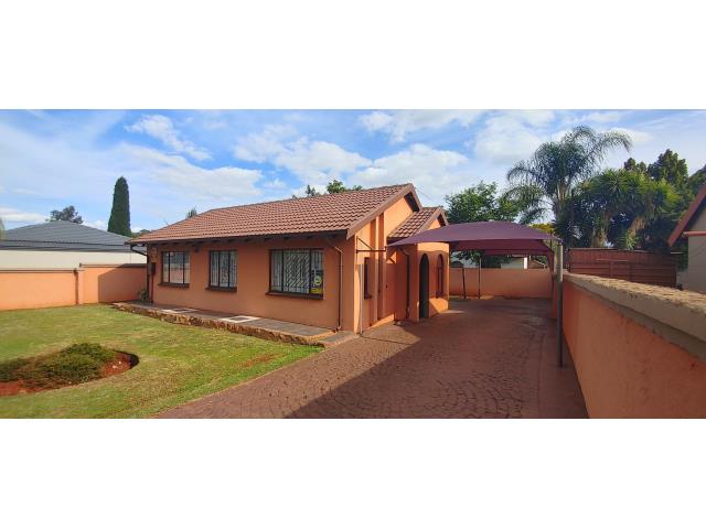 3 Bedroom House for sale in Hesteapark