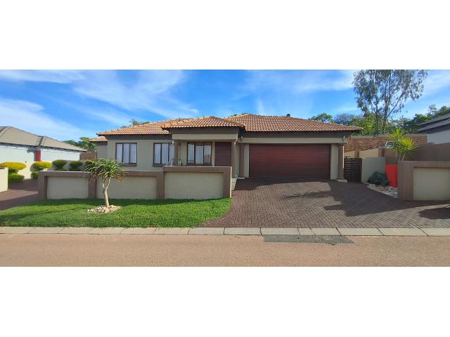 4 Bedroom House for sale in Amandasig