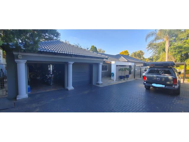 4 Bedroom House for sale in Tileba