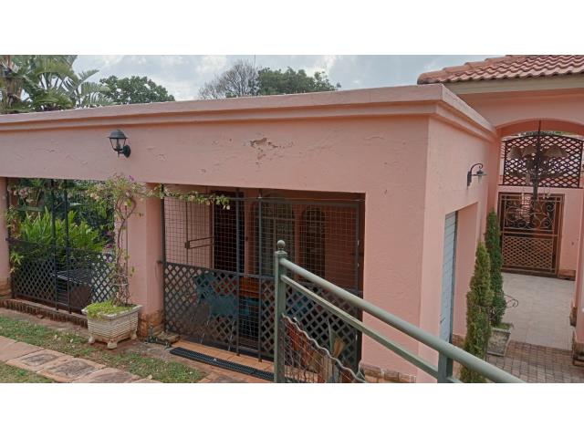 3 Bedroom House for sale in Florauna