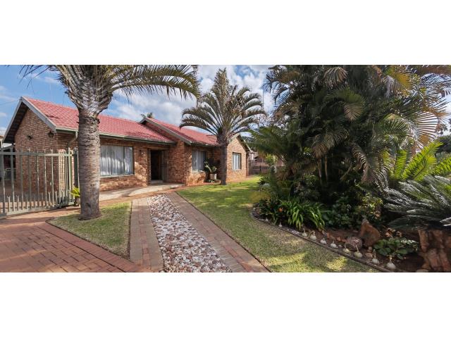 5 Bedroom House for sale in Theresapark