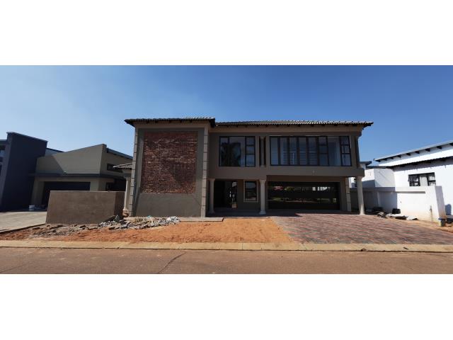 6 Bedroom House for sale in The Orchards