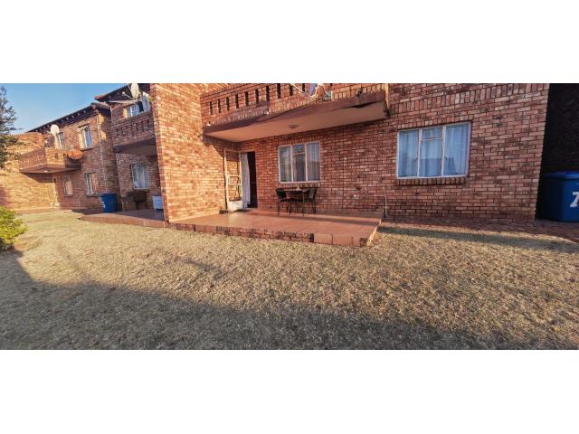 2 Bedroom Apartment for sale in Amandasig