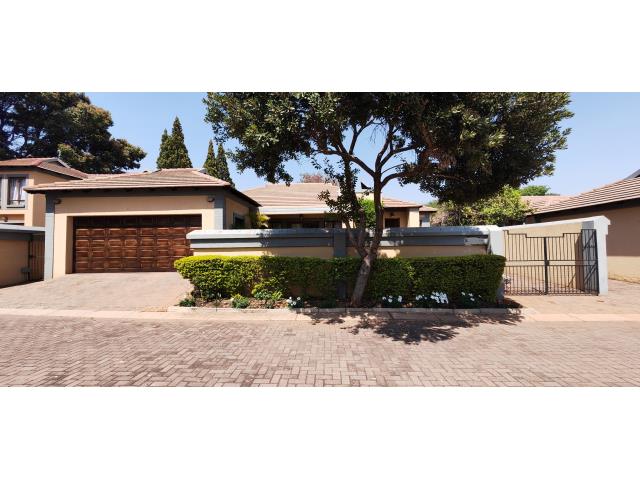 3 Bedroom House for sale in Heatherview