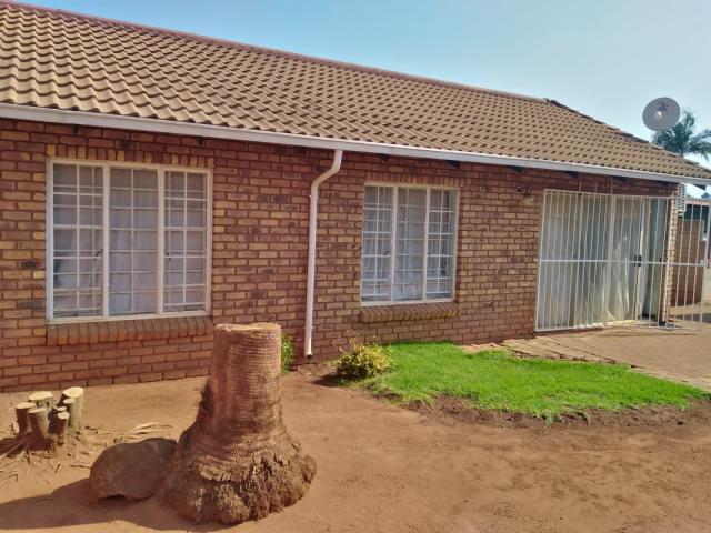 2 Bedroom Townhouse for sale in Hesteapark