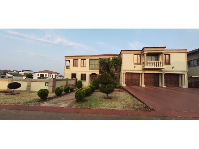 7 Bedroom House for sale in Amandasig