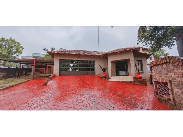 4 Bedroom House for sale in Amandasig