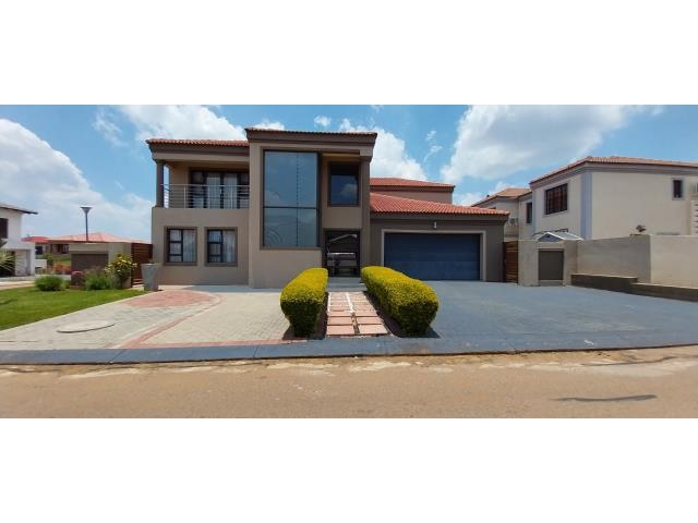 4 Bedroom House for sale in The Orchards