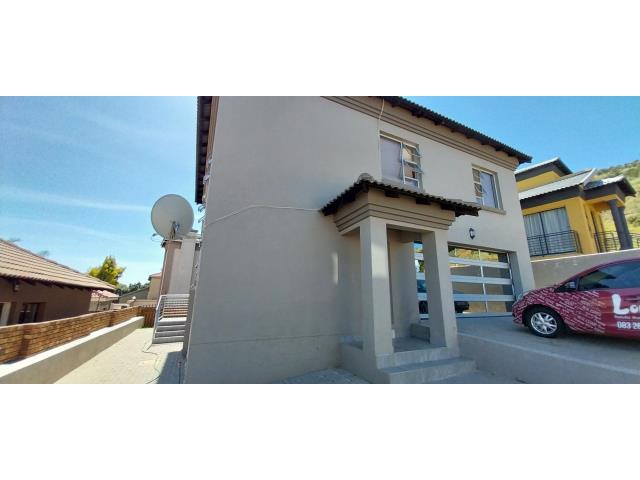 4 Bedroom House for sale in Ninapark