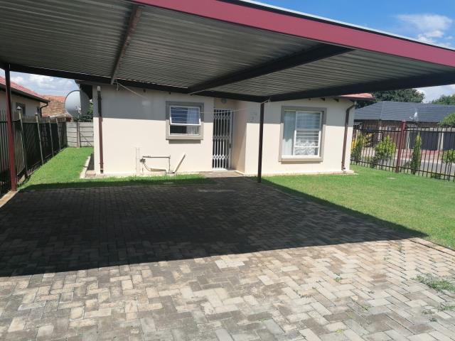 3 Bedroom Duet for sale in Karenpark