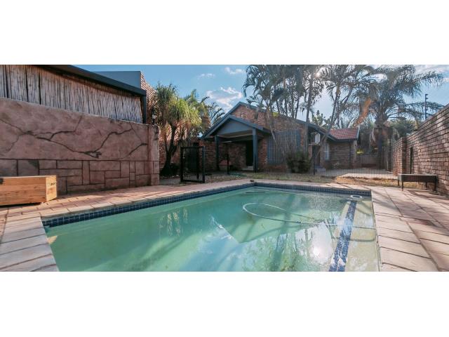 3 Bedroom House for sale in Ninapark