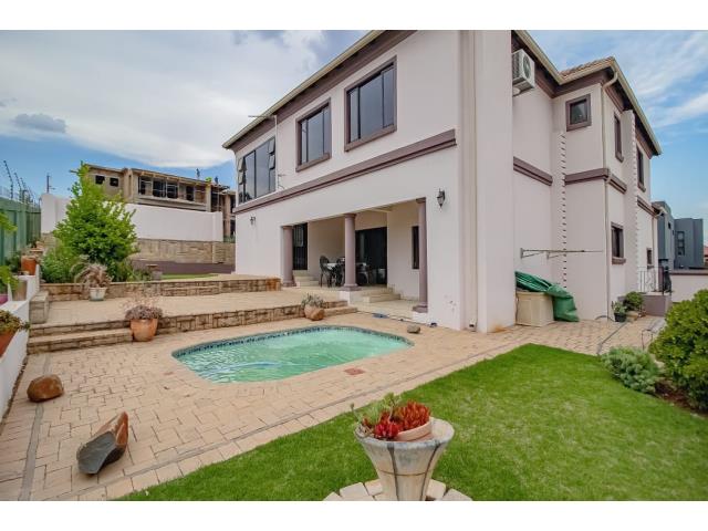 4 Bedroom House for sale in Amandasig