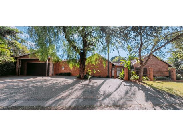 7 Bedroom House for sale in Ninapark