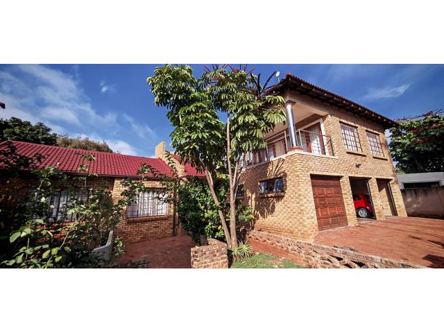 5 Bedroom House for sale in Chantelle