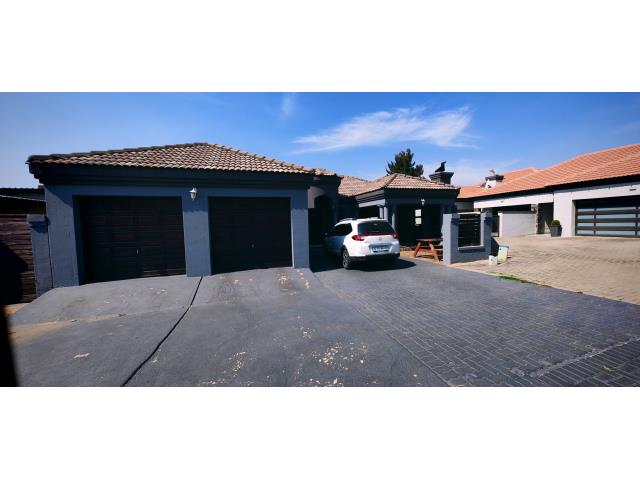 4 Bedroom House for sale in The Orchards