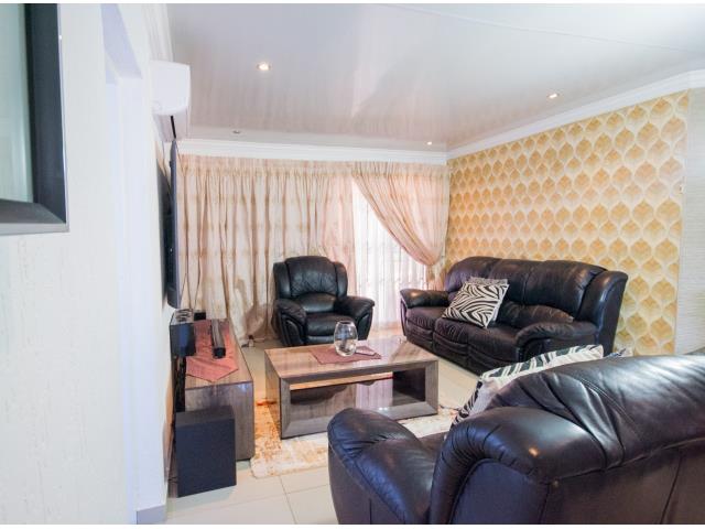 4 Bedroom House for sale in Theresapark