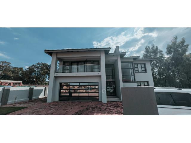 4 Bedroom House for sale in Amandasig