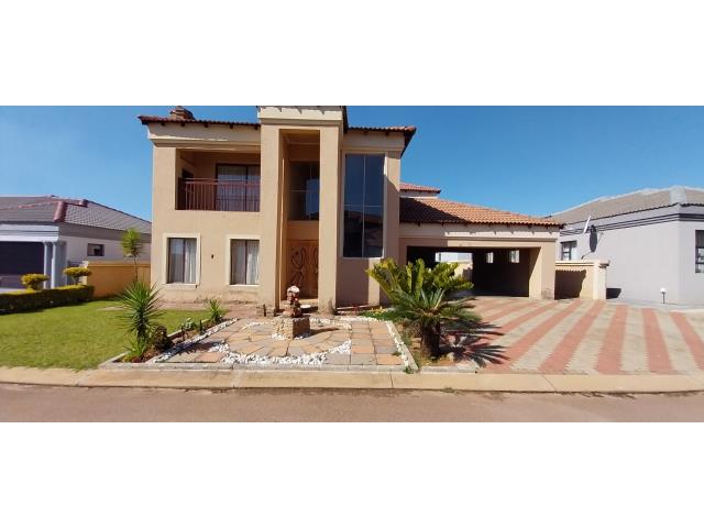 4 Bedroom House for sale in The Orchards