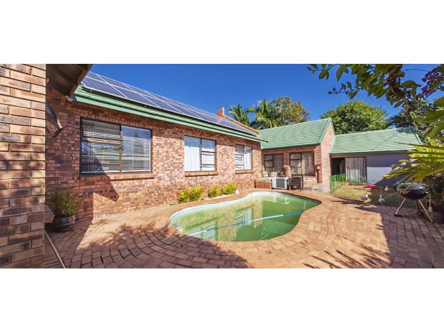 5 Bedroom House for sale in Florauna