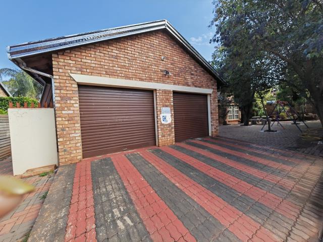 3 Bedroom House for sale in Hesteapark