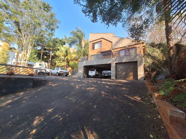 4 Bedroom House for sale in Florauna