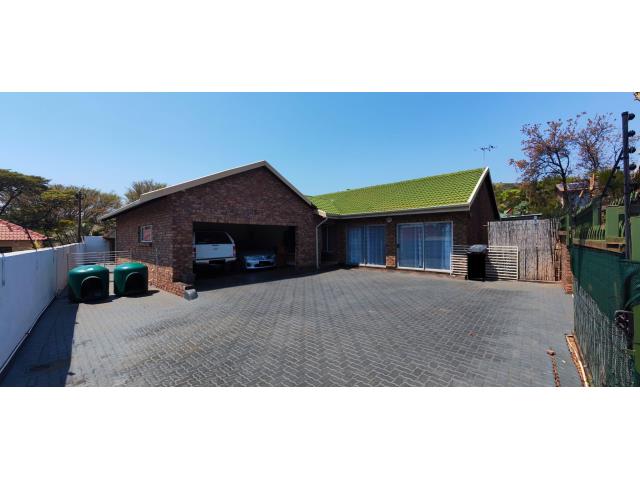 5 Bedroom House for sale in Ninapark