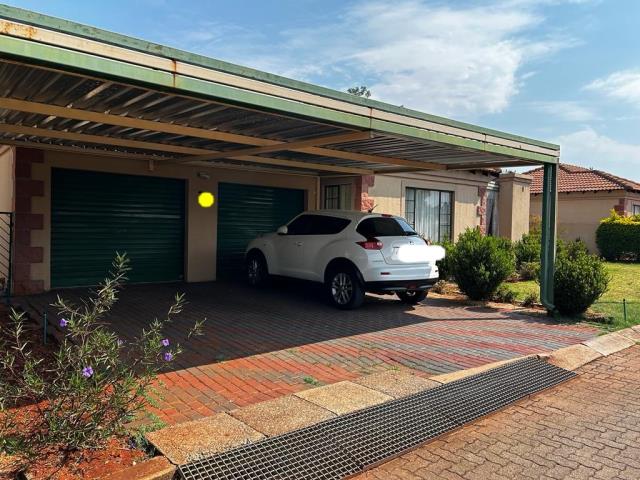 3 Bedroom House for sale in Hesteapark