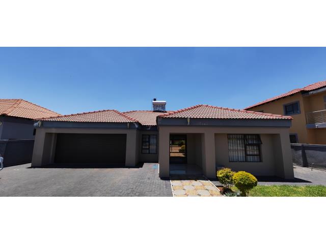 4 Bedroom House for sale in The Orchards