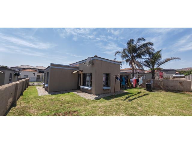 2 Bedroom House for sale in Heatherview