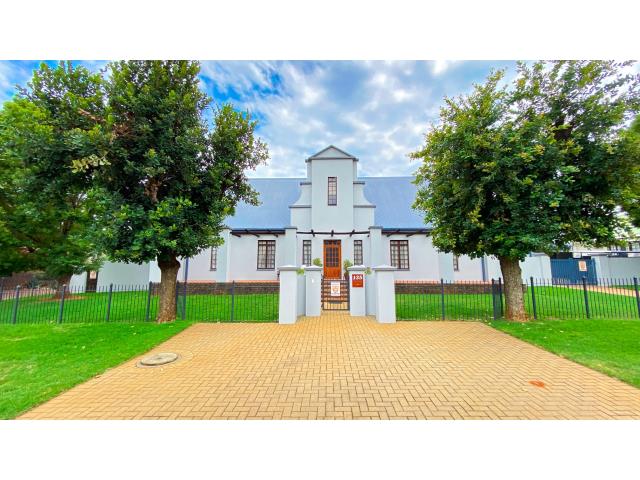 4 Bedroom House for sale in Ninapark