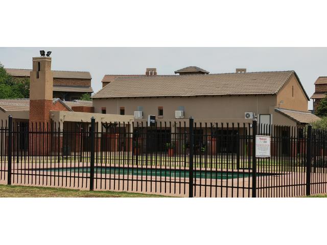 2 Bedroom House for sale in Karenpark