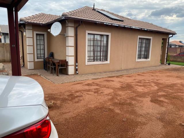 2 Bedroom House for sale in Klerksoord