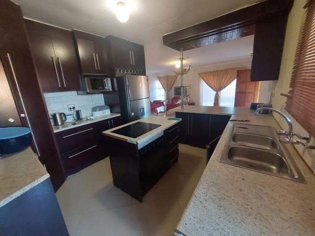 3 Bedroom House for sale in Chantelle