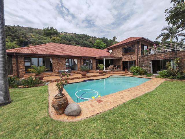 6 Bedroom House for sale in Florauna