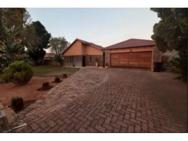 3 Bedroom House for sale in Chantelle